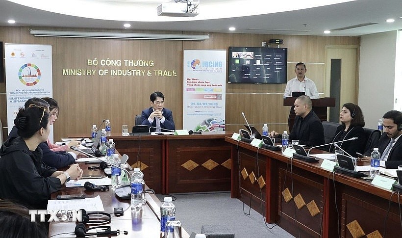 dautukinhtechungkhoanvn-stores-news-dataimages-2025-082025-02-22-in-article-vietnam-international-sourcing-da-dang-hoa-thi-truong-xuat-khau-010820250802224452-1754196159.jpg