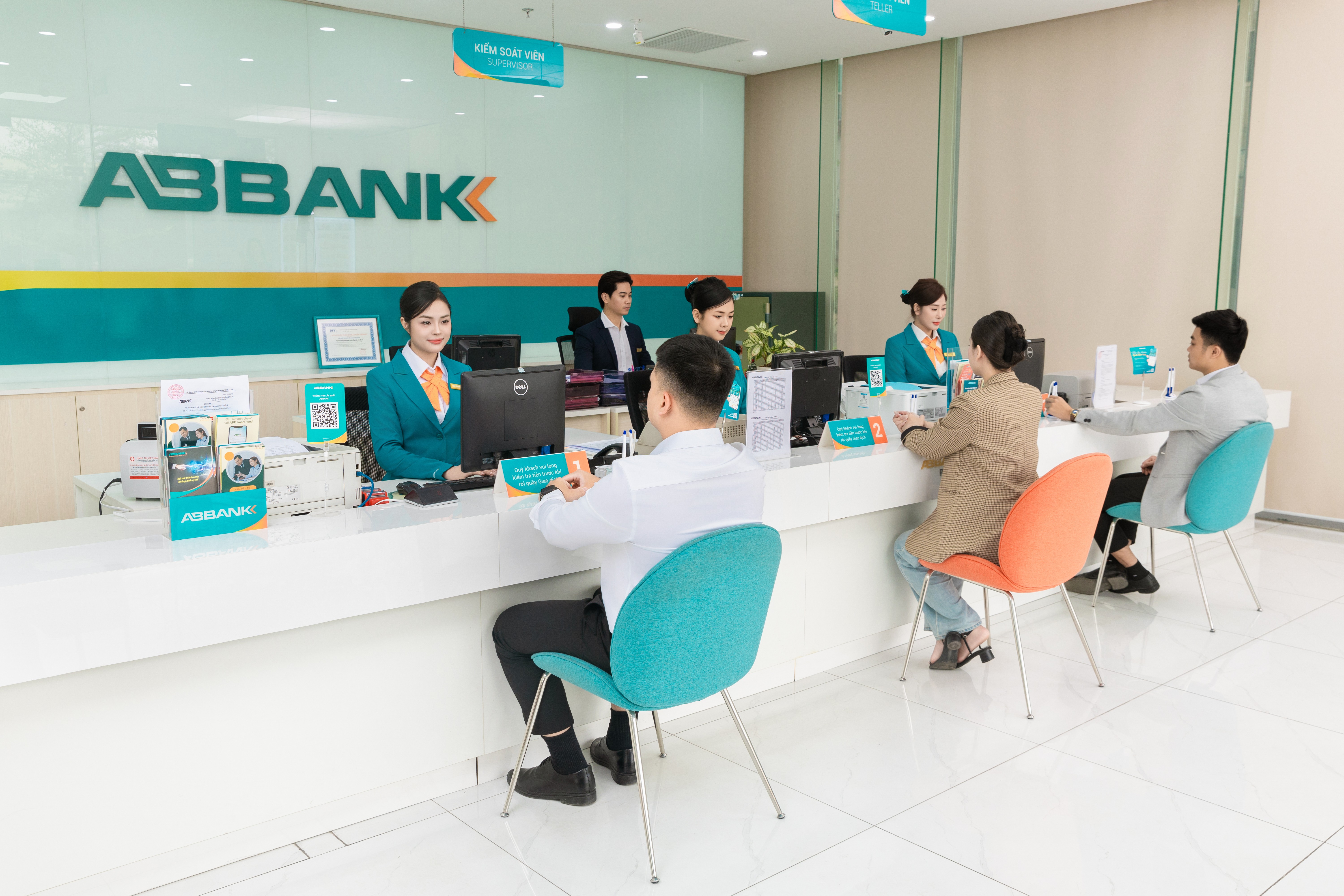 nhan-dip-sinh-nhat-lan-thu-32-abbank-tang-mien-phi-320-tai-khoan-so-dep-moi-thu-6-hang-tuan-dong-thoi-tang-them-02-lai-suat-cho-khach-hang-gui-tiet-kiem-tai-quay-tu-nay-den-3062025-1749632404.jpg
