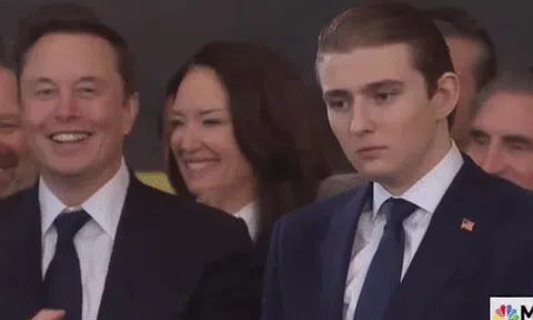 Ba giây viral khắp cõi mạng của Elon Musk và Barron Trump