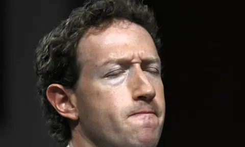 Mark Zuckerberg bỏ hàng chục tỷ USD tuyển nhân tài AI nhưng lại bị chê chỉ mang về được 'lính đánh thuê', khiến Meta hỗn loạn chưa từng có