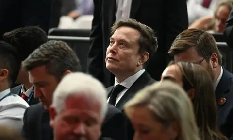 Elon Musk thách thức lật đổ Wikipedia