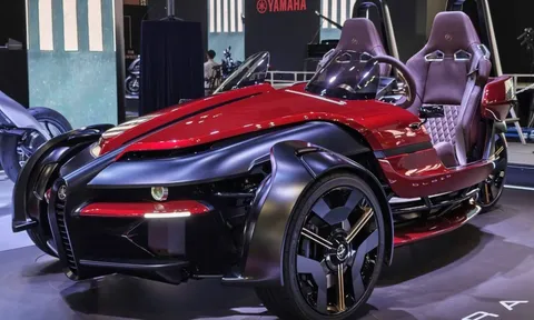 Cận cảnh môtô điện Yamaha Tricera Proto - có vô lăng, 3 bánh độc lập