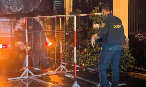 TP.HCM: Khống chế người đàn ông tấn công hàng xóm, cố thủ trong nhà cả ngày trời