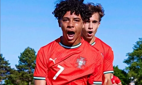 Con trai Ronaldo tỏa sáng