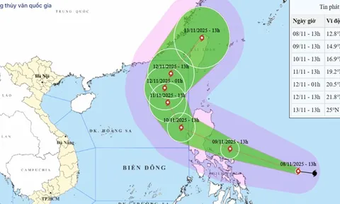 Bão Fung Wong mạnh cấp 15, giật cấp 17, sắp vào biển Đông