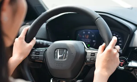 Khó khăn bủa vây hãng xe Honda