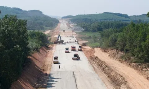 Đẩy nhanh tiến độ 4 dự án cao tốc Bắc – Nam, bảo đảm hoàn thành đúng dịp 19/12/2025