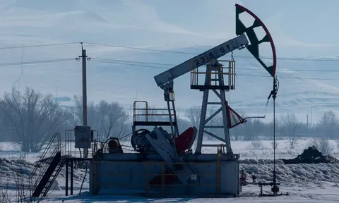 'Cỗ máy in tiền' của Nga bắt đầu rạn nứt: Tập đoàn dầu khí lớn nhất nước dự báo doanh thu giảm 68%, trả cổ tức thấp kỷ lục