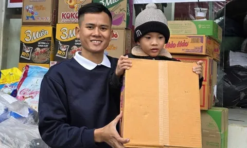 Món quà yêu thương từ Huế gửi học trò vùng lũ Đắk Lắk