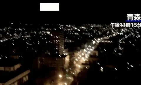 Những hình ảnh kinh hoàng trong trận động đất 7,5 độ tại Nhật Bản: Cả thành phố rung chuyển, nhiều người bị thương, 90.000 người sơ tán