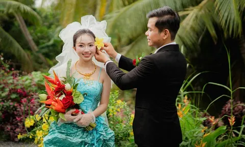 Cô dâu miền Tây tái hiện ảnh cưới bố mẹ 31 năm trước gây sốt