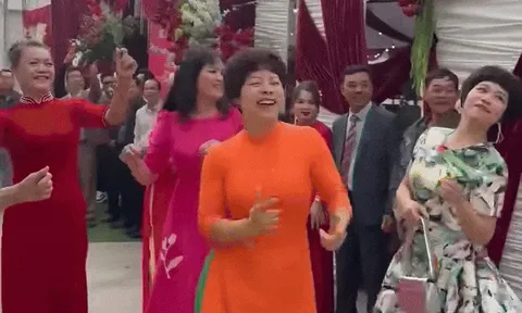 Đi đón dâu, gia đình Thanh Hóa 'quẩy' cùng thông gia gây sốt MXH