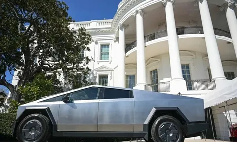 Bán tải điện Cybertruck 'ế', hợp đồng pin Tesla tuột 99% giá trị