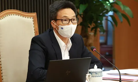 Phó Thủ tướng Vũ Đức Đam yêu cầu đẩy nhanh tiến độ cấp phép vaccine