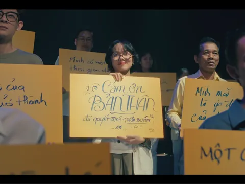 Bất ngờ và xúc động với hàng loạt câu chuyện thật trong MV Tết của Phan Mạnh Quỳnh