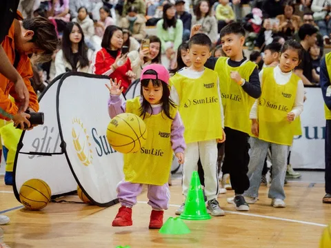 Sun Life tổ chức mùa hai Ngày hội bóng rổ High Hoops bật cao sức trẻ
