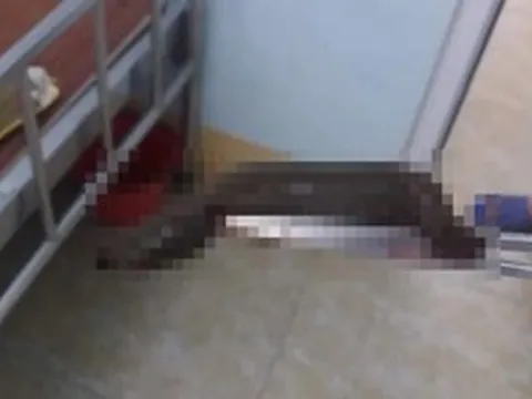 Bác sĩ bất ngờ khi cụ ông 71 tuổi ôm "của quý" lên trạm nhờ giúp đỡ