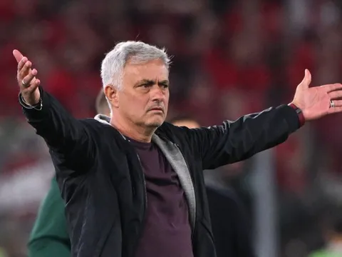 Mourinho nổi giận khi Juventus bị trừ 10 điểm