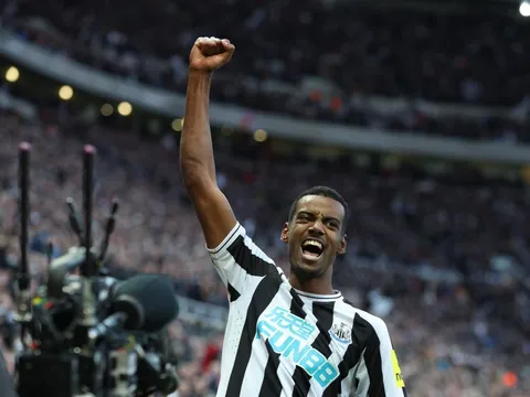 Newcastle phá vỡ trật tự Premier League