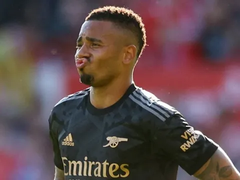 Arsenal nên bớt ủy mị
