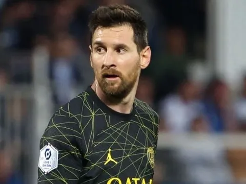 Cầu thủ PSG không chuyền cho Messi