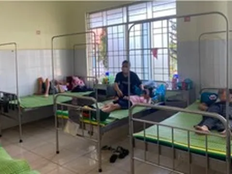 Nấu tiệc cưới làm 36 người ngộ độc, bị phạt 100 triệu đồng
