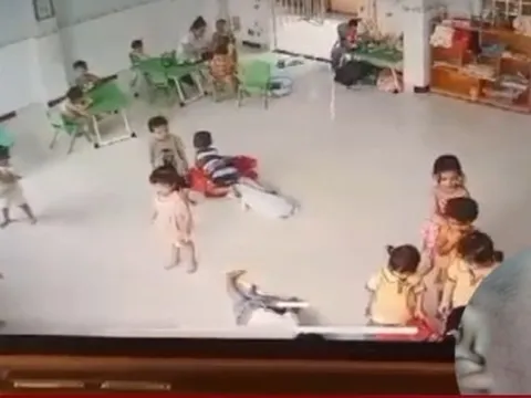 Đình chỉ công tác cô giáo tát bé trai 2 tuổi 31 cái trong bữa ăn trưa