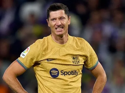 Đội bóng của Ronaldo 'Béo' tạo địa chấn trước Barca