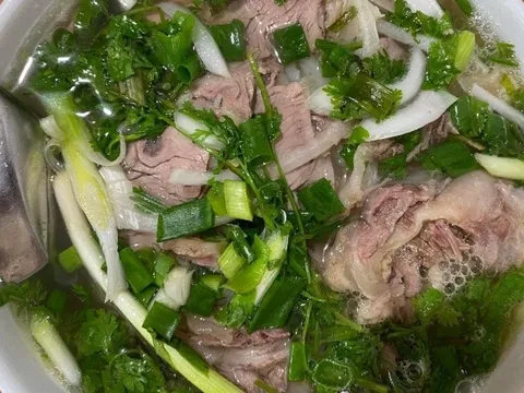 Giá điện vừa tăng, bát phở đã đắt hơn 2.000 đồng