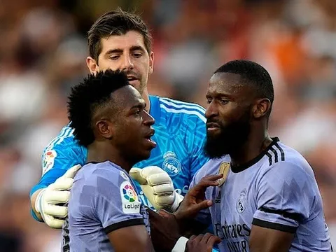 La Liga phải hủy thẻ đỏ cho Vinicius