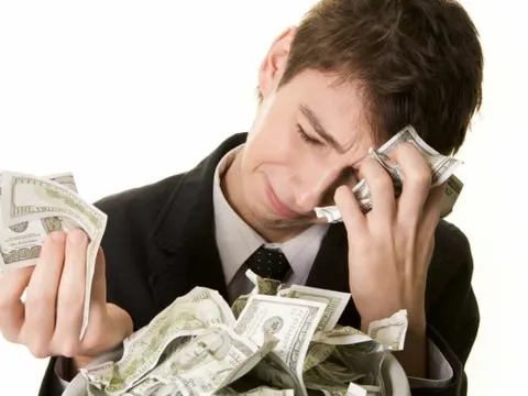 Chuyên gia tâm lý tiết lộ bí mật đen tối của giới siêu giàu: Khóc trên đống tiền là có thật và lý do vô cùng nghiệt ngã
