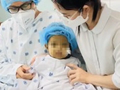 Bệnh viện Đại học Y Dược TPHCM có ngừng ghép gan cho trẻ em?