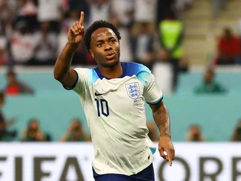 Sterling bị gạch tên khỏi tuyển Anh