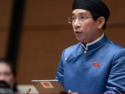 ĐBQH: Nhiều khách hàng xem mình là thượng đế, có hành vi chưa đúng mực