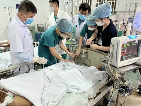 Trúng độc botulinum: Thở máy rồi, truyền thuốc 8.000 USD là... vô nghĩa