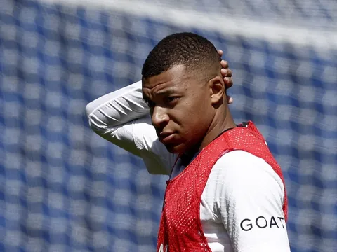Real Madrid cứng rắn với Mbappe