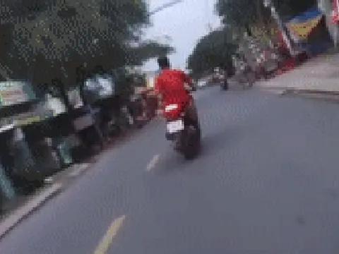 Hình sự truy đuổi nghi can cướp giật như phim hành động ở TPHCM