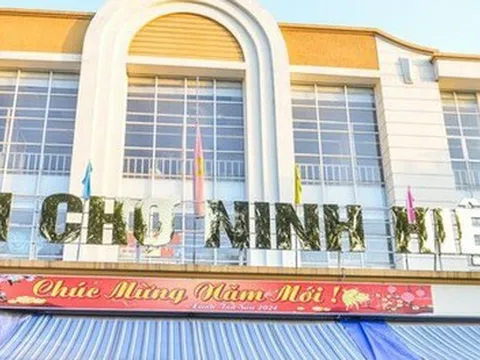 Hà Nội: Chợ đóng cửa vì mất điện, kinh doanh gặp khó khăn