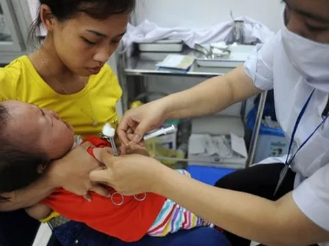 Bộ trưởng Y tế: Đau đáu làm sao đảm bảo đủ vaccine tiêm cho trẻ em