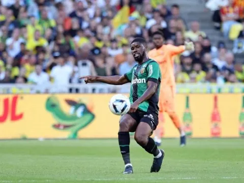 Cầu thủ vô danh đánh bại cả Mbappe lẫn Messi