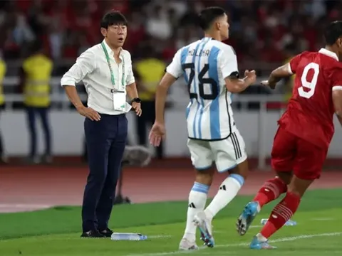 Phản ứng của HLV Shin Tae-yong sau thất bại trước Argentina