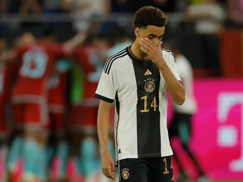 Còn cố chấp, Flick chỉ đẩy tuyển Đức tới vực thẳm