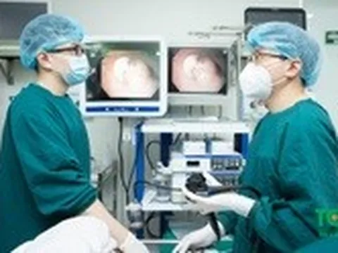 Cắt toàn bộ khối u dưới niêm mạc dạ dày không mổ mở, không đau