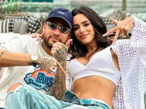 Neymar được bạn gái cho phép ngoại tình