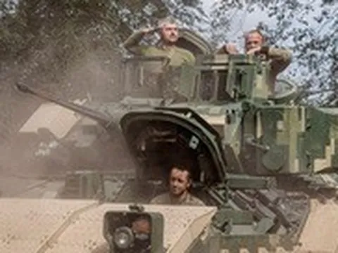 Cạn kiệt vũ khí, Ukraine đối mặt với việc buông một số trận địa