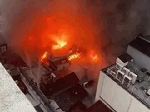 Ba ngày liên tiếp Nhật Bản gặp chuyện không may: Cháy lớn gần khu ẩm thực