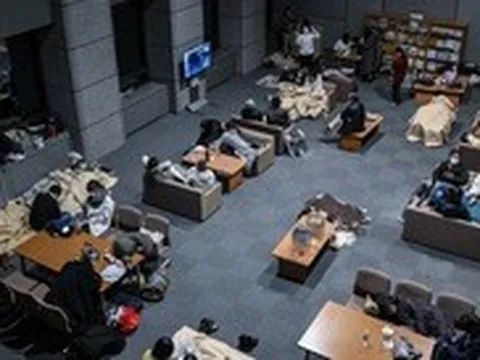 Nạn nhân động đất Nhật Bản thiếu lương thực, nước ngọt giữa mưa và giá rét