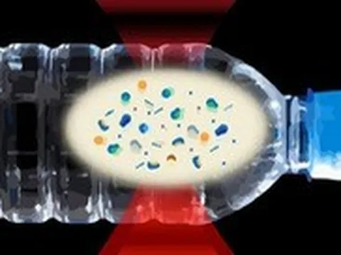 Một lít nước đóng chai chứa 240.000 hạt nhựa nano