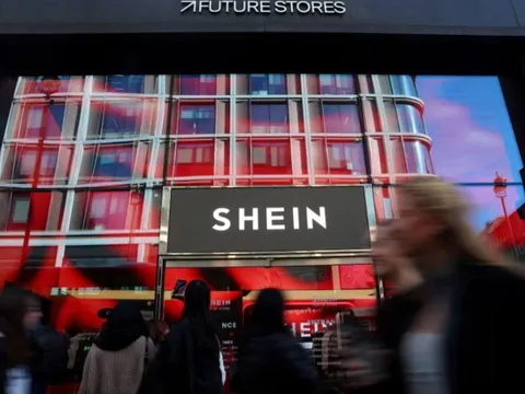 Kinh đô thời trang Paris ‘nổi giận’ khi Shein mở cửa hàng vật lý ngay giữa phố trung tâm, bán những chiếc váy giá chỉ 12 euro