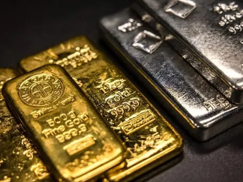 Vì sao giá bạc tăng gần 50% lên mức cao nhất 10 năm?